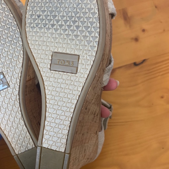Toms Women US 8.5 Natural Woven Wedge cork Heel - Picture 11 of 11